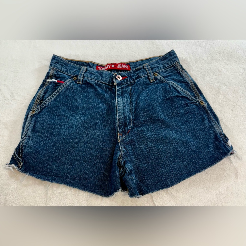 Vintage Y2K 90’s Tommy Hilfiger, Tommy jeans cut off shorts size 30